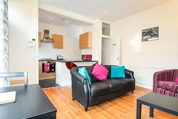 4 Bedroom Terraced House To Rent In Grimthorpe Place, Headingley, Leeds, LS6