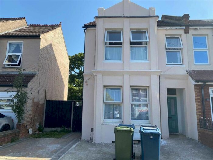 2 Bedroom Maisonette To Rent In Spencer Road, Wealdstone, Harrow, HA3