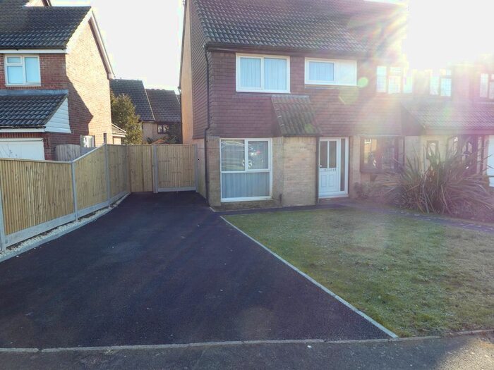 3 Bedroom Semi-Detached House To Rent In Capsey Road, Ifield, Ifield, Crawley, RH11