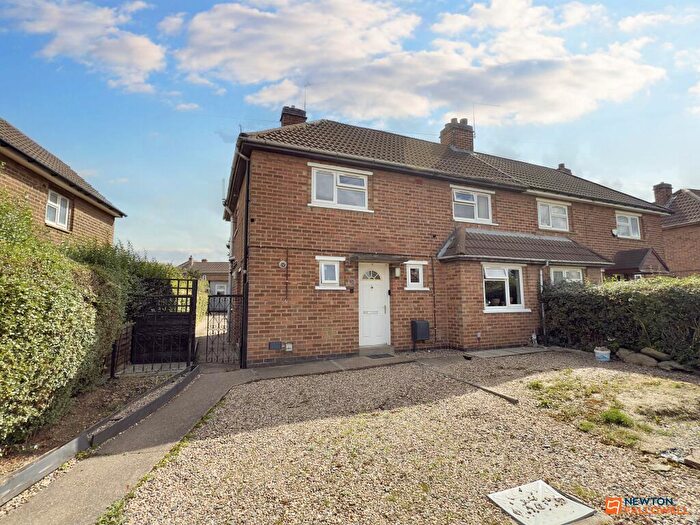 3 Bedroom Semi-Detached House For Sale In Beacon Crescent, Coalville, LE67