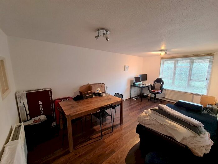 1 Bedroom Flat To Rent In Brownswell Road, East Finchley, N2