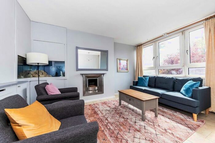 3 Bedroom Flat To Rent In Tooting Bec Road, London, SW17