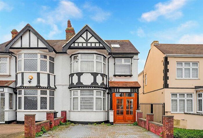 4 Bedroom Property For Sale In Brantwood Gardens, Ilford, IG4