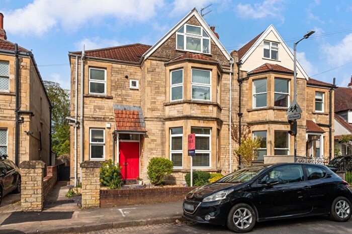 2 Bedroom Flat For Sale In Grange Court Road, Bristol, BS9