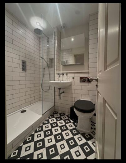 2 Bedroom Flat To Rent In Loftus Road White City, London, W12