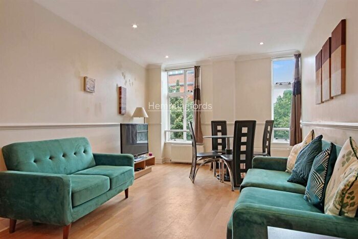 2 Bedroom Apartment For Sale In Goswell Road, Clerkenwell, EC1V