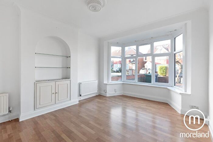 4 Bedroom Semi-Detached House To Rent In Cleveland Gardens, London, NW2