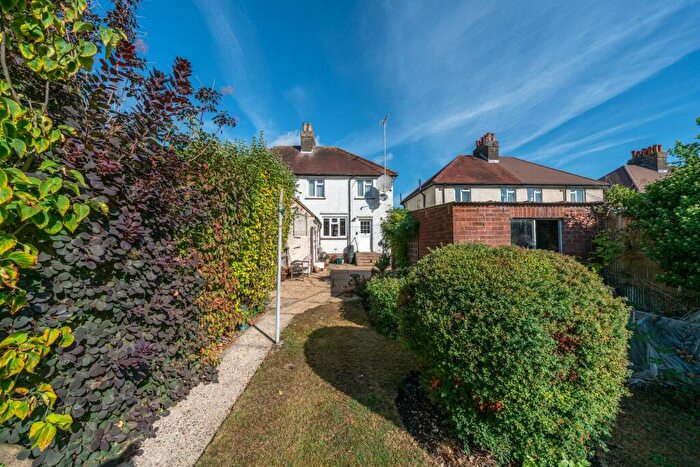 2 Bedroom Semi Detached House For Sale In Cavendish Road, Markyate, AL3