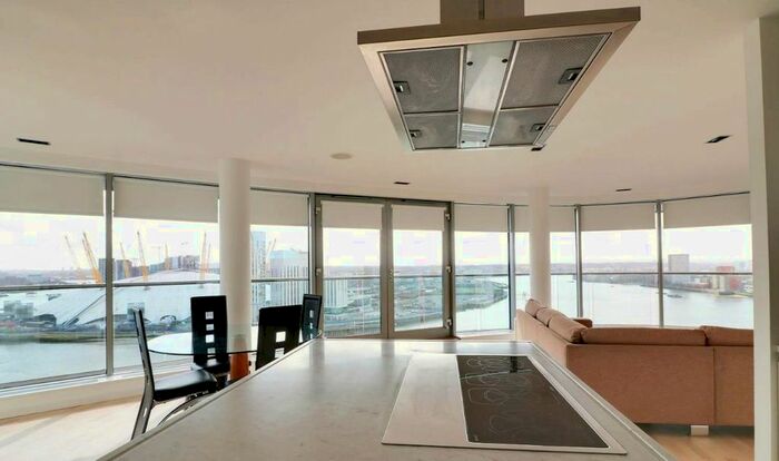 3 Bedroom Flat To Rent In Fairmont Avenue, London, E14