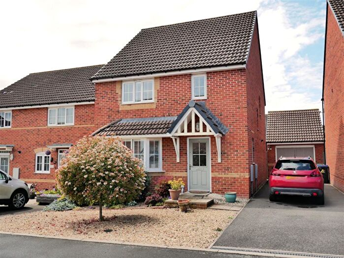 4 Bedroom Detached House For Sale In Hurricane Drive, Calne, SN11