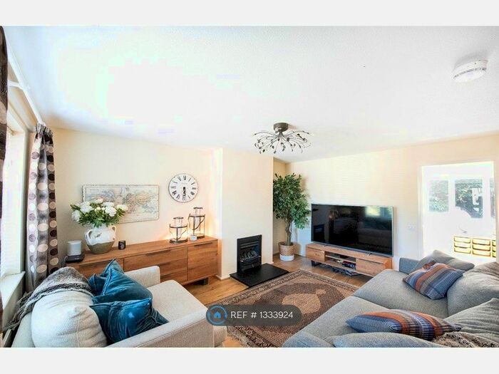 3 Bedroom Semi-Detached House To Rent In King James Way, Henley-On-Thames, RG9