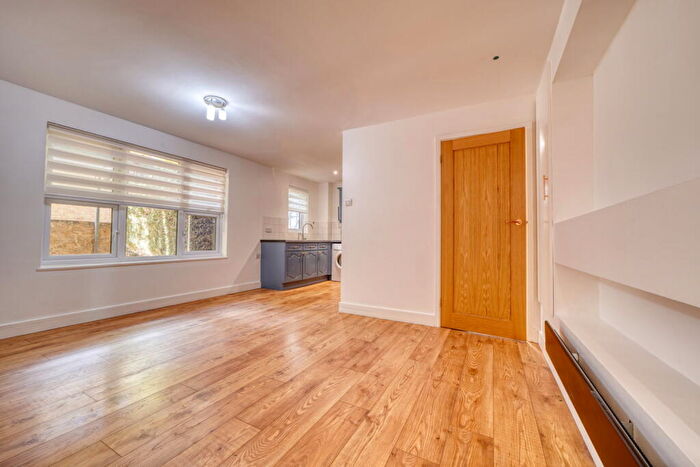 2 Bedroom Apartment For Sale In Mitchell Road, Orpington, BR6