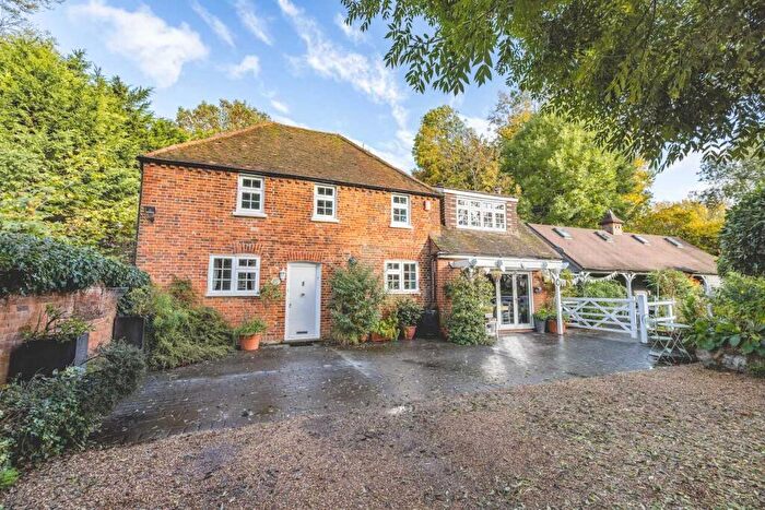 4 Bedroom Detached House For Sale In Park Lane, Horton, SL3