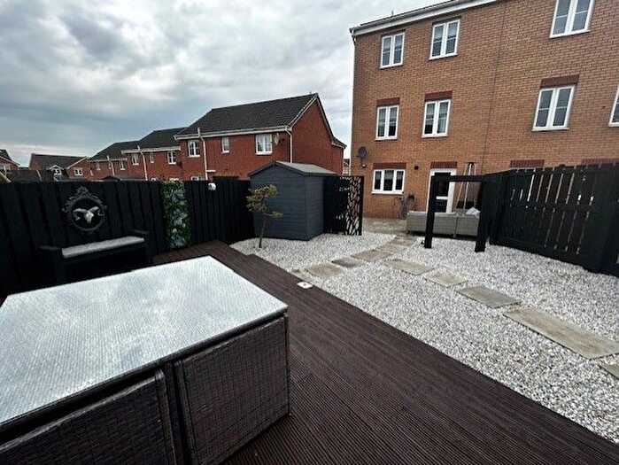 4 Bedroom Town House For Sale In Dalwhinnie Place, Airdrie, North Lanarkshire, ML6