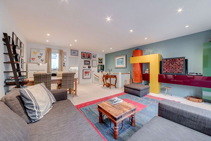 2 Bedroom Mews To Rent In Kensington Gardens Square, Westbourne Park, W2