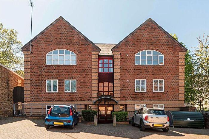 1 Bedroom Flat For Sale In Treaty Street, Islington, N1