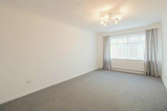 2 Bedroom Flat To Rent In Beaumaris Way, Grove Park, Blackwood, NP12