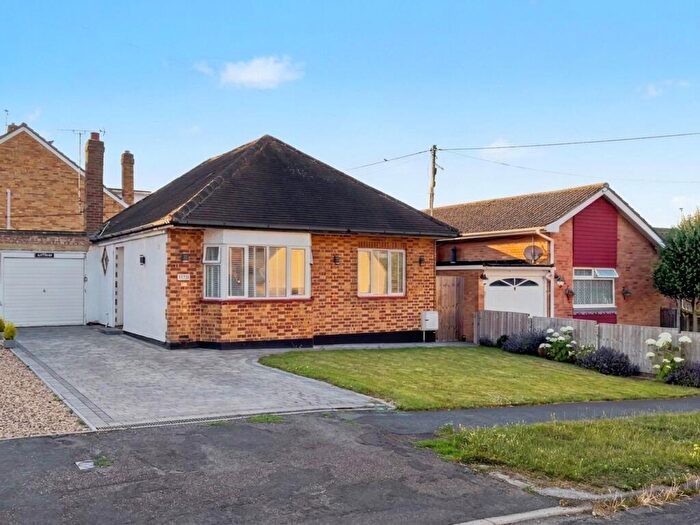 2 Bedroom Detached Bungalow For Sale In Albany Road, Rayleigh, SS6