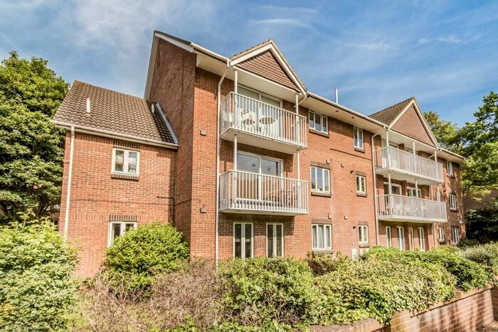 2 Bedroom Flat To Rent In Glenbuck Road, Surbiton, KT6