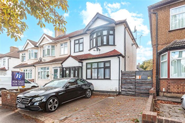 3 Bedroom End Of Terrace House For Sale In Mawney Road, Romford, RM7