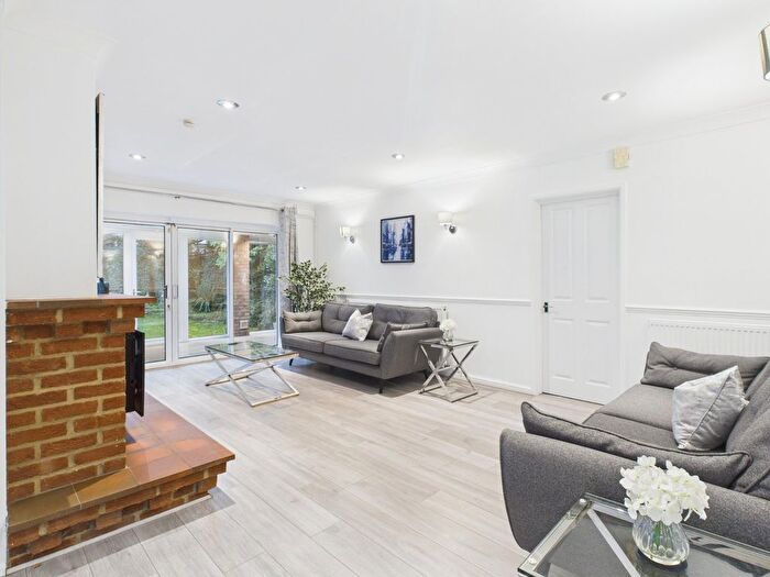 6 Bedroom Bungalow For Sale In Queens Road, Datchet, Berkshire, SL3