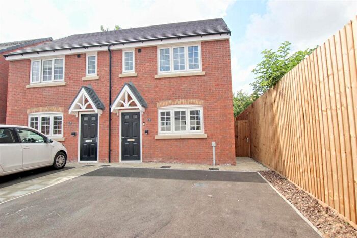 3 Bedroom End Of Terrace House For Sale In Roebuck Garth, Leconfield, HU17