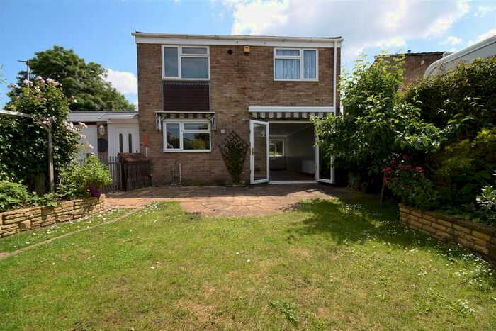 4 Bedroom Link Detached House To Rent In Fraser Avenue, Caversham Park Village, Reading, RG4