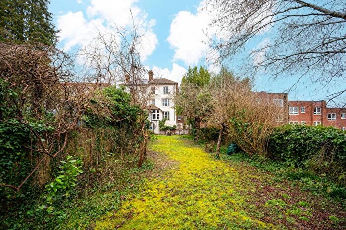 2 Bedroom Flat For Sale In Harvey Road, Guildford, GU1