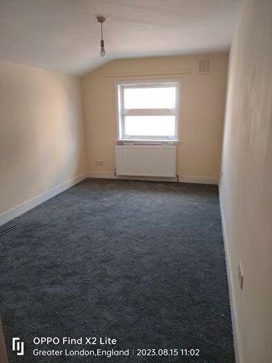 2 Bedroom Flat To Rent In Vicarage Road, London, E15