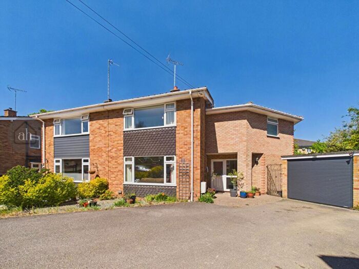 4 Bedroom Semi-Detached House For Sale In Lincoln Green, Bury St. Edmunds, IP33