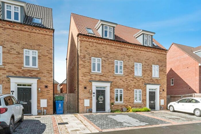 4 Bedroom Semi-Detached House For Sale In Braeburn Drive, Hatfield, Doncaster, DN7