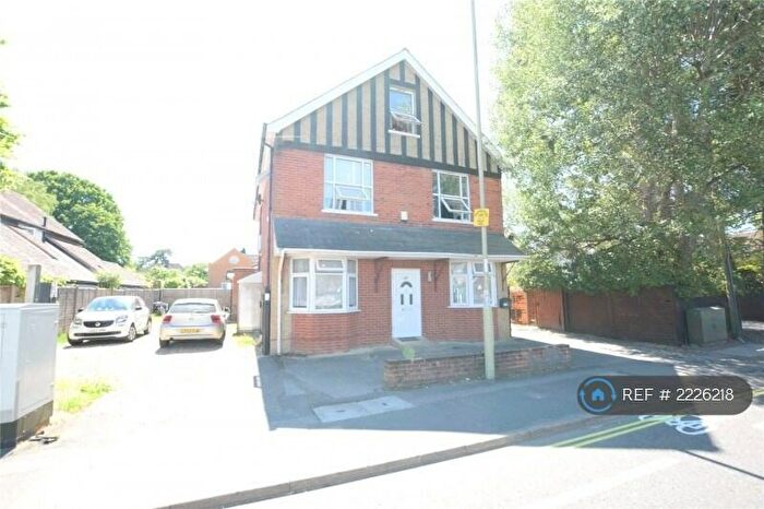 2 Bedroom Flat To Rent In Kings Rd, Fleet, GU51