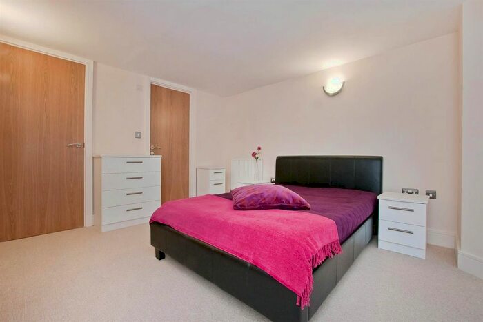 1 Bedroom Flat To Rent In Castletown Road, West Kensington, W14