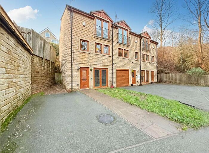 4 Bedroom End Of Terrace House For Sale In Windmill Terrace, Huddersfield, HD4