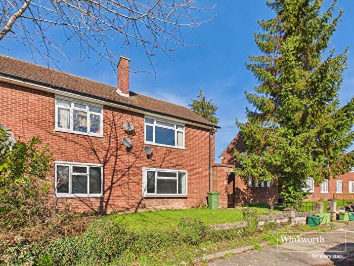 2 Bedroom Flat For Sale In Robin Grove, Harrow, Middlesex, HA3