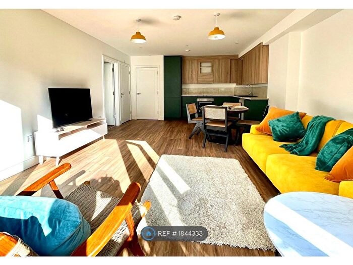 1 Bedroom Flat To Rent In Bramley Crescent, Ilford, IG2