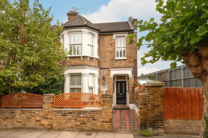 3 Bedroom Flat For Sale In Pelham Road, Wimbledon, London, SW19