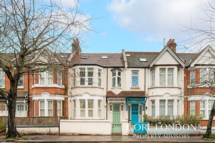 2 Bedroom Flat For Sale In Horn Lane, Acton, W3