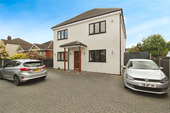 5 Bedroom Detached House To Rent In Upminster Road North, Rainham, Essex, RM13