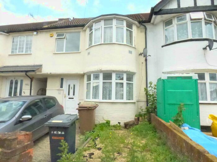 3 Bedroom Semi-Detached House To Rent In Browning Road, Dunstable, LU4