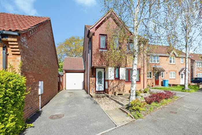 3 Bedroom Detached House For Sale In Doulton Gardens, Whitecliff, Poole, Dorset, BH14