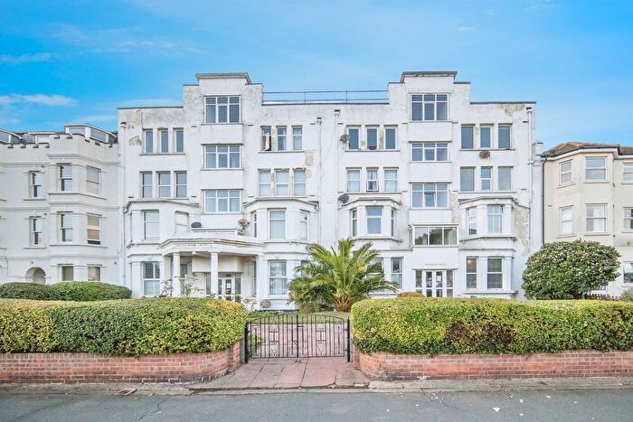 2 Bedroom Flat For Sale In Marine Parade West, Clacton-On-Sea, CO15