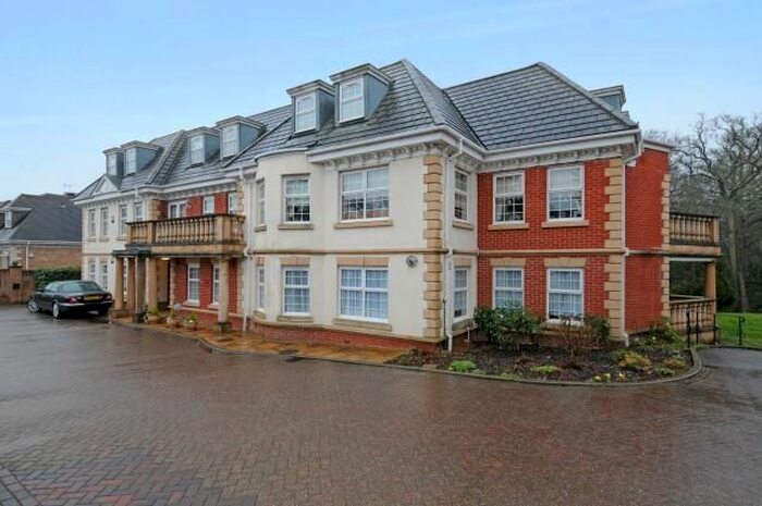 3 Bedroom Flat To Rent In Northwood, HA6