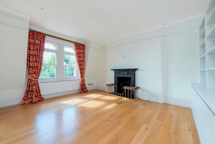 3 Bedroom Flat To Rent In Holland Park Gardens, London, W14