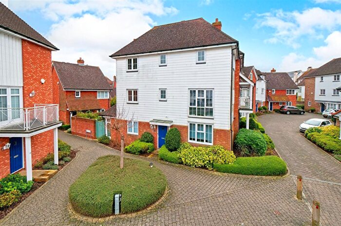 4 Bedroom Semi-Detached House To Rent In Ames Way, Kings Hill, ME19