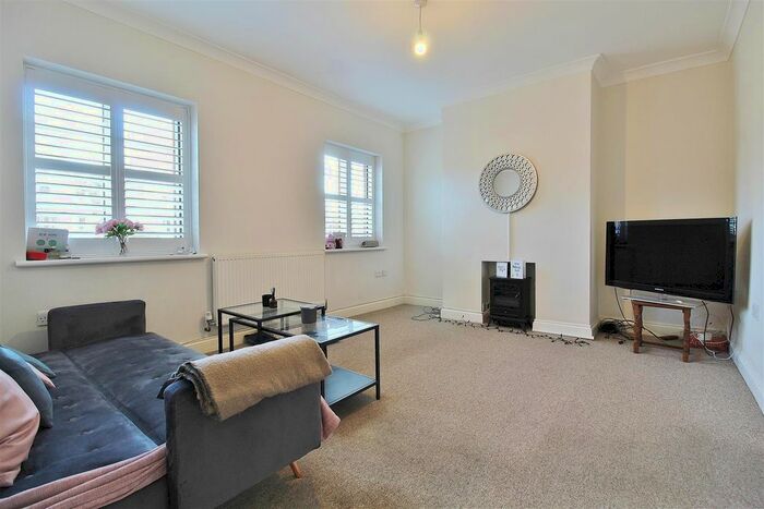 3 Bedroom Flat To Rent In Church Road, Osterley, Isleworth, TW7