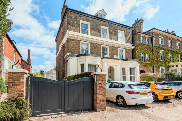 2 Bedroom Flat To Rent In Lincoln House, London Road, Harrow On The Hill, HA1