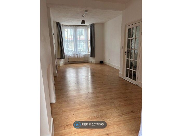 3 Bedroom Terraced House To Rent In Western Road, London, E13