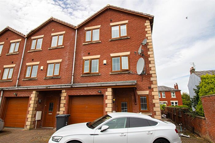 4 Bedroom Town House To Rent In Greenfield Gardens, Fulwood, Preston, PR2