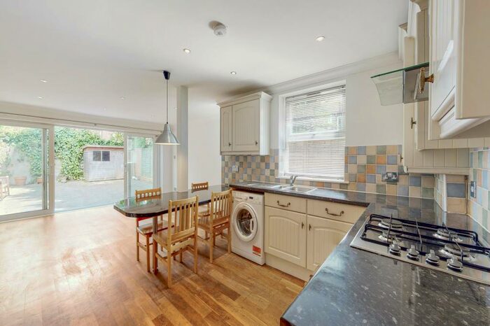 2 Bedroom Flat To Rent In Shipka Road, Balham, SW12